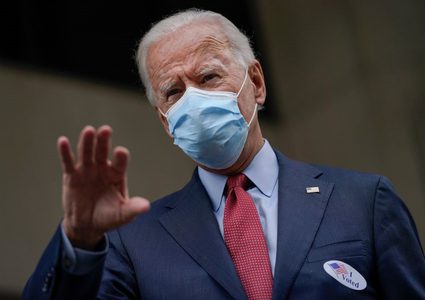 جو بايدن يدلي بصوته مبكراً في ديلاوير