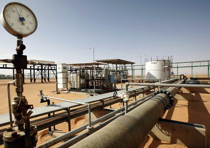 أسعار النفط تهوي بنحو 4% مسجلة أدنى مستوى في شهور