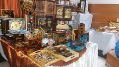 المهندسة لينا أبو سير... تبدع بفن الرسم على الزجاج