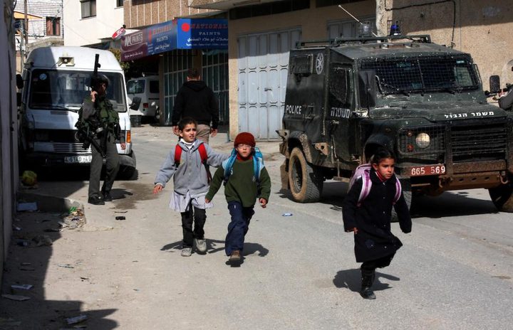 الاحتلال يقتحم البيرة ويخطر بإخلاء مقر مركزية الإسعاف