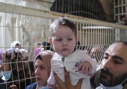 الاحتلال يمنع المواطنين من دخول الحرم الإبراهيمي ويعتدي عليهم