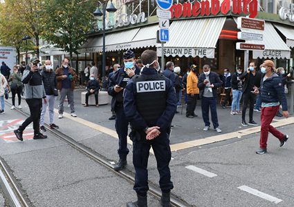 وزير الداخلية الفرنسية: هناك احتمال لوقوع المزيد من الهجمات