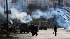 إصابات بالرصاص وبالاختناق خلال قمع الاحتلال مسيرة شرق نابلس