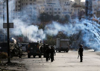 إصابات بالرصاص وبالاختناق خلال قمع الاحتلال مسيرة شرق نابلس