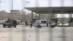 قوات الاحتلال تغلق حاجز قلنديا