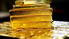 الذهب يصعد بالتزامن مع انخفاض الدولار