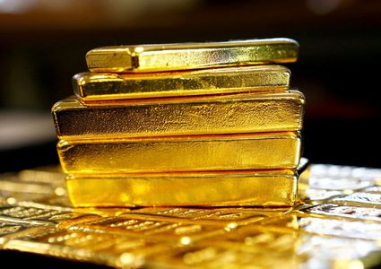 الذهب يصعد بالتزامن مع انخفاض الدولار