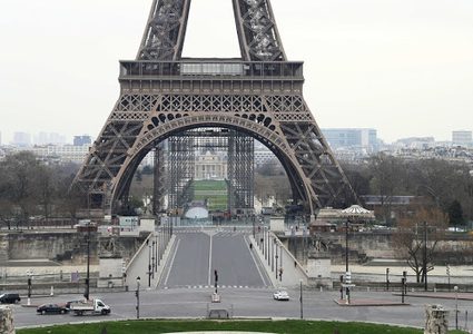 فرنسا تدخل إغلاقا شاملا لمكافحة فيروس كورونا