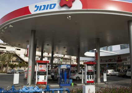 انخفاض أسعار الوقود في "إسرائيل" بدءًا من منتصف الليل