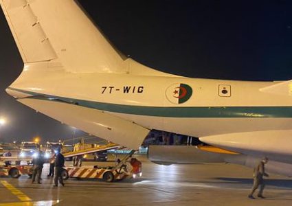 نقل العالقين في الجزائر من أبناء قطاع غزة لمطار القاهرة الأحد