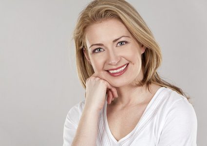 كيف تتخلصين من مشاكل البشرة في سن الأربعين؟