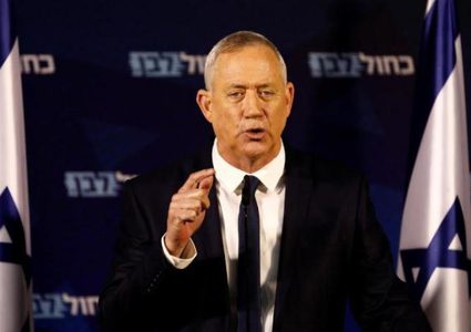 تقرير: غانتس يعتزم تأييد تشكيل حكومة بديلة برئاسة يعالون