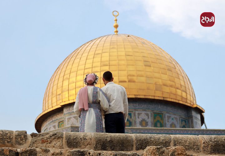 شاب وفتاة يعقدان قرانهما في رحاب المسجد الأقصى
تصوير : أمير عبد ربه