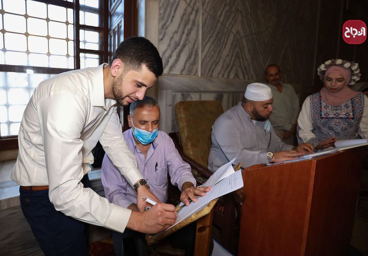 شاب وفتاة يعقدان قرانهما في رحاب المسجد الأقصى
تصوير : أمير عبد ربه