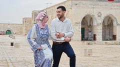 شاب وفتاة يعقدان قرانهما في رحاب المسجد الأقصى
تصوير : أمير عبد ربه