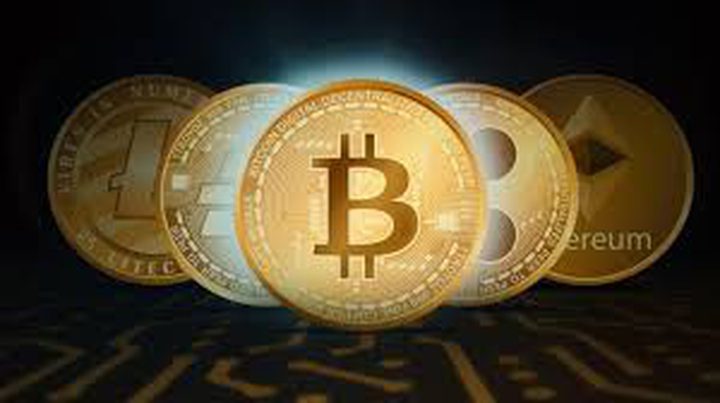 العملة الرقمية "بيتكوين" تجتاز حاجز 14 ألف دولار