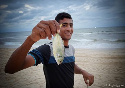 الصيد بالصنارة في بحر رفح جنوب قطاع غزة 
تصوير: هاني الشاعر