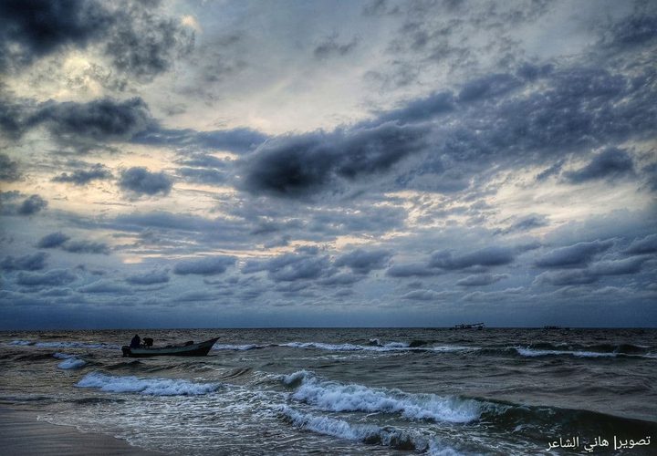 الصيد بالصنارة في بحر رفح جنوب قطاع غزة 
تصوير: هاني الشاعر