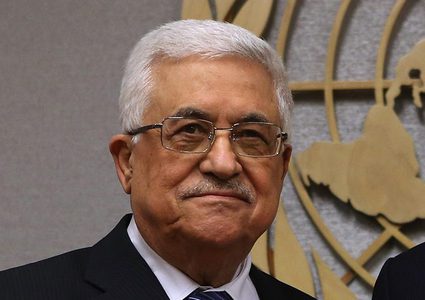 الرئيس عباس يتلقى اتصالا هاتفيا من الرئيس الفرنسي