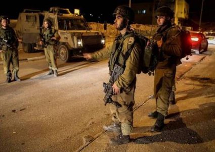 اعتقالات ومداهمات بالضفة