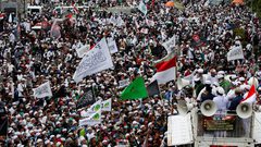 اندونيسيا مظاهرات تطالب ماكرون بالاعتذار وتدعو لطرد السفير