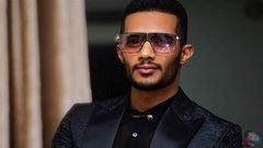 أول صورة لمحمد رمضان مع سيارته الجديدة رولز رويس