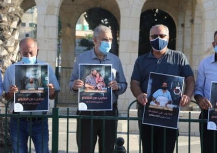 وقفة إسناد في الخليل للأسير ماهر الأخرس