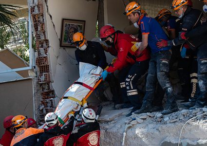 إرتفاع عدد ضحايا الزلزال في تركيا يصل لـ 100