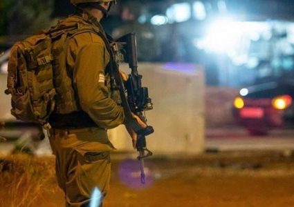 اعتقالات ومداهمات بالضفة