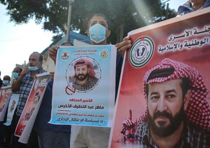 مؤسسة حقوقية: الأخرس أصبح أيقونة الصمود للشعب الفلسطيني