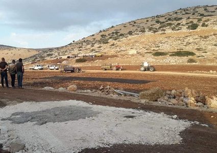 الاحتلال يجرف أرضا في بيت حنينا شمال القدس