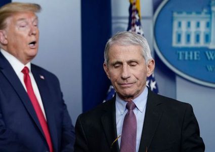 فاوتشي ينتقد سياسة ترامب في إدارة جائحة كورونا