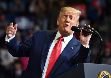 قبل اعلان الفائز.. رئيس وزراء سلوفينيا يهنئ ترامب بالفوز