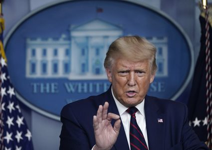 تويتر يضع إشارة تحذير على تغريدة لدونالد ترامب