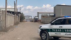 الاحتلال يهدم مبنى في الطيرة