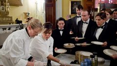 تعرفوا على أشهر طاهية بالعالم