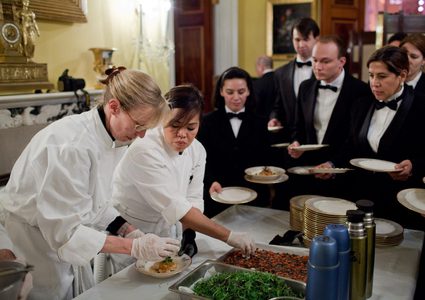 تعرفوا على أشهر طاهية بالعالم