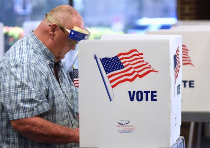 بايدن يفوز في التصويت بولاية ميشيغان المتأرجحة