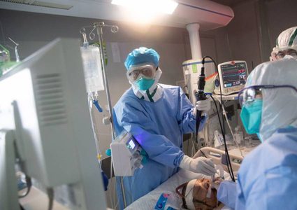 نحو مليون و221 ألف وفاة بكورونا حول العالم