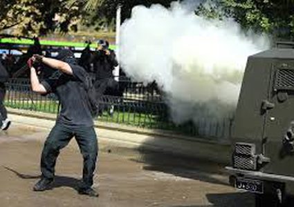 استقالة وزير داخلية تشيلي بسبب وحشية الشرطة