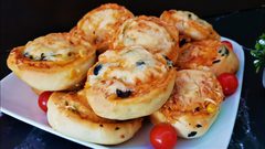 طريقة عمل رولات البيتزا