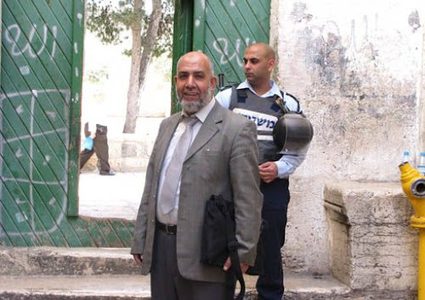 ابعاد نائب مدير أوقاف القدس عن الأقصى 6 أشهر