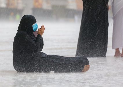أمطار غزيرة في الحرم المكي