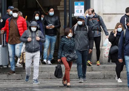 منظمة الصحة تحذر من "طفرة" في صابات كورونا بأوروبا