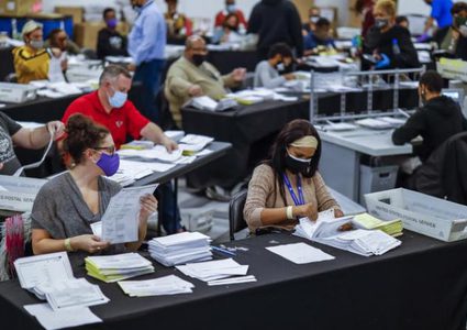 مواصلة عمليات الفرز في عدة ولايات أميركية يؤخر إعلان النتائج