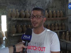 عائلة في الخليل تبدع في صناعة وتشكيل الفخار بالطريقة التقليدية