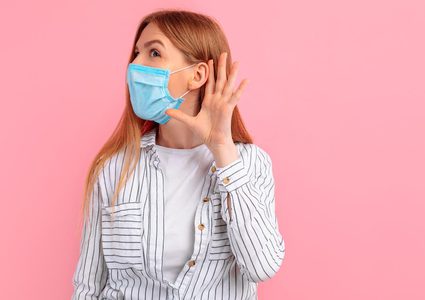 هل يؤثر فيروس كورونا على حاسة السمع ؟