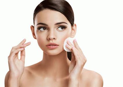 كيفية العناية بالبشرة الدهنية لكلا الجنسين