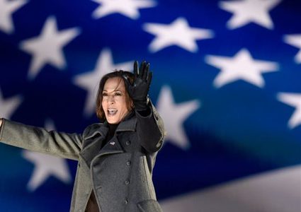 هاريس: بايدن كسر واحدة من أكبر العقبات في بلادنا