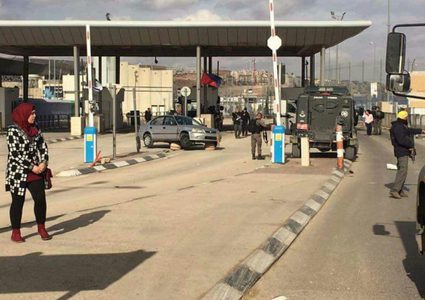 القدس:الاحتلال يغلق حاجز قلنديا في كلا الاتجاهين